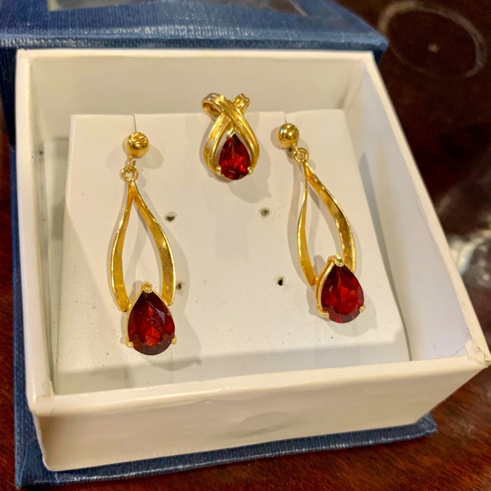 14k/10k gold and garnet pendant& earring “set”